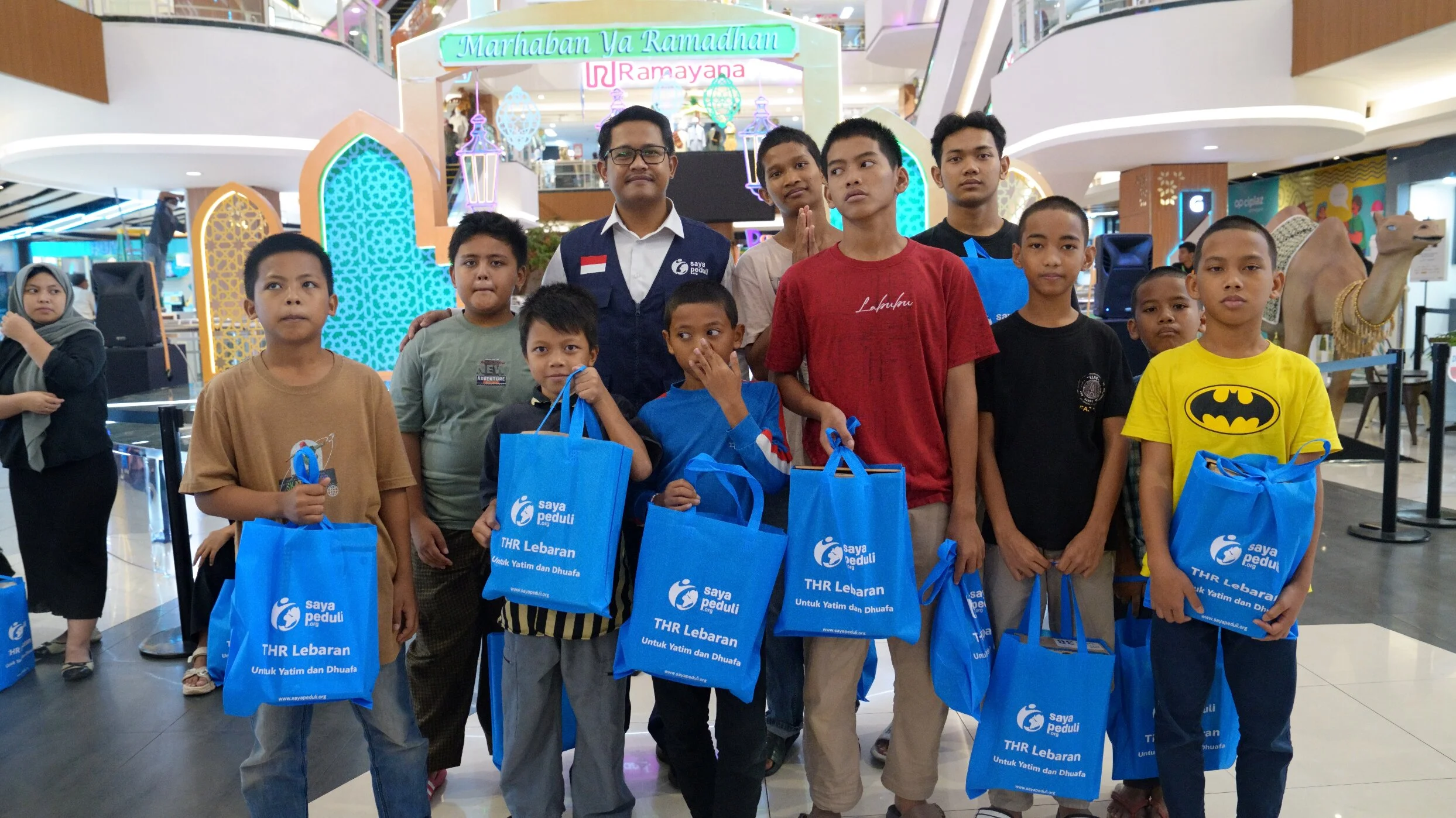 Foto 34 dari album Belanja Lebaran Bareng Yatim Piatu 2025